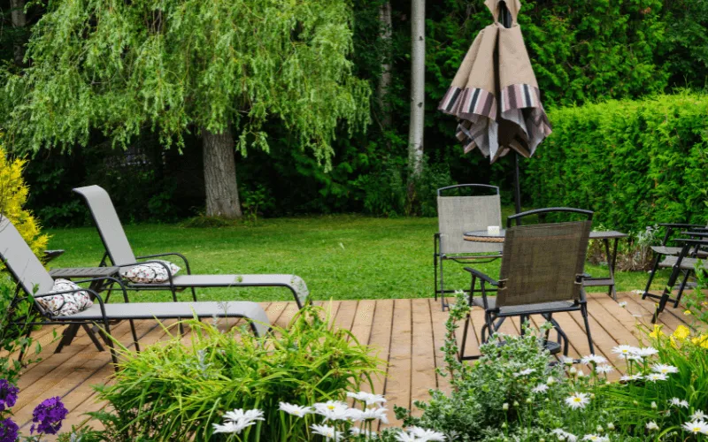 simple-back-yard-stained-deck_result