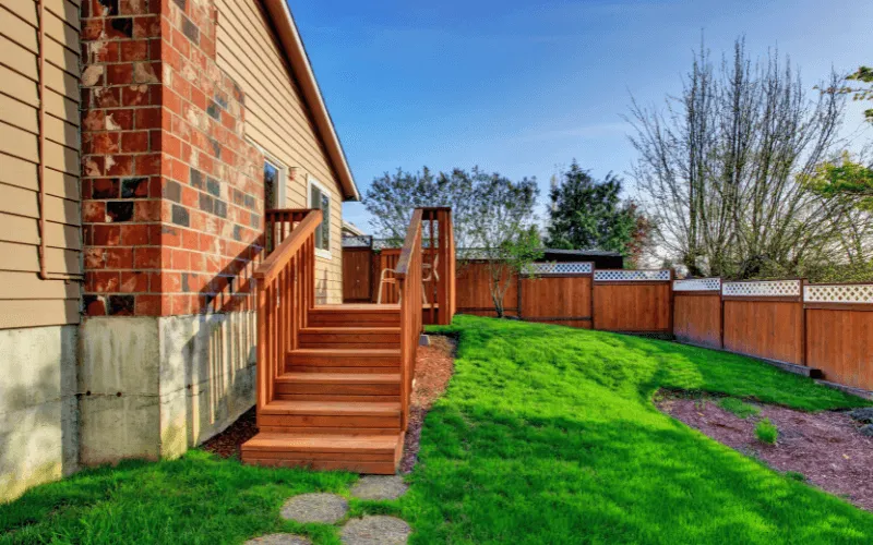small-access-deck-side-of-house